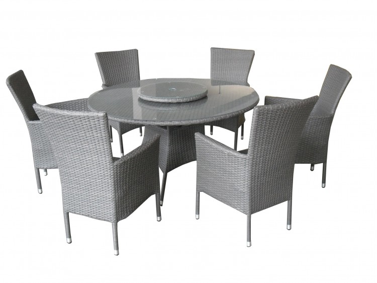 Windsor Round wicker table + 6  Stackable Devon chairs